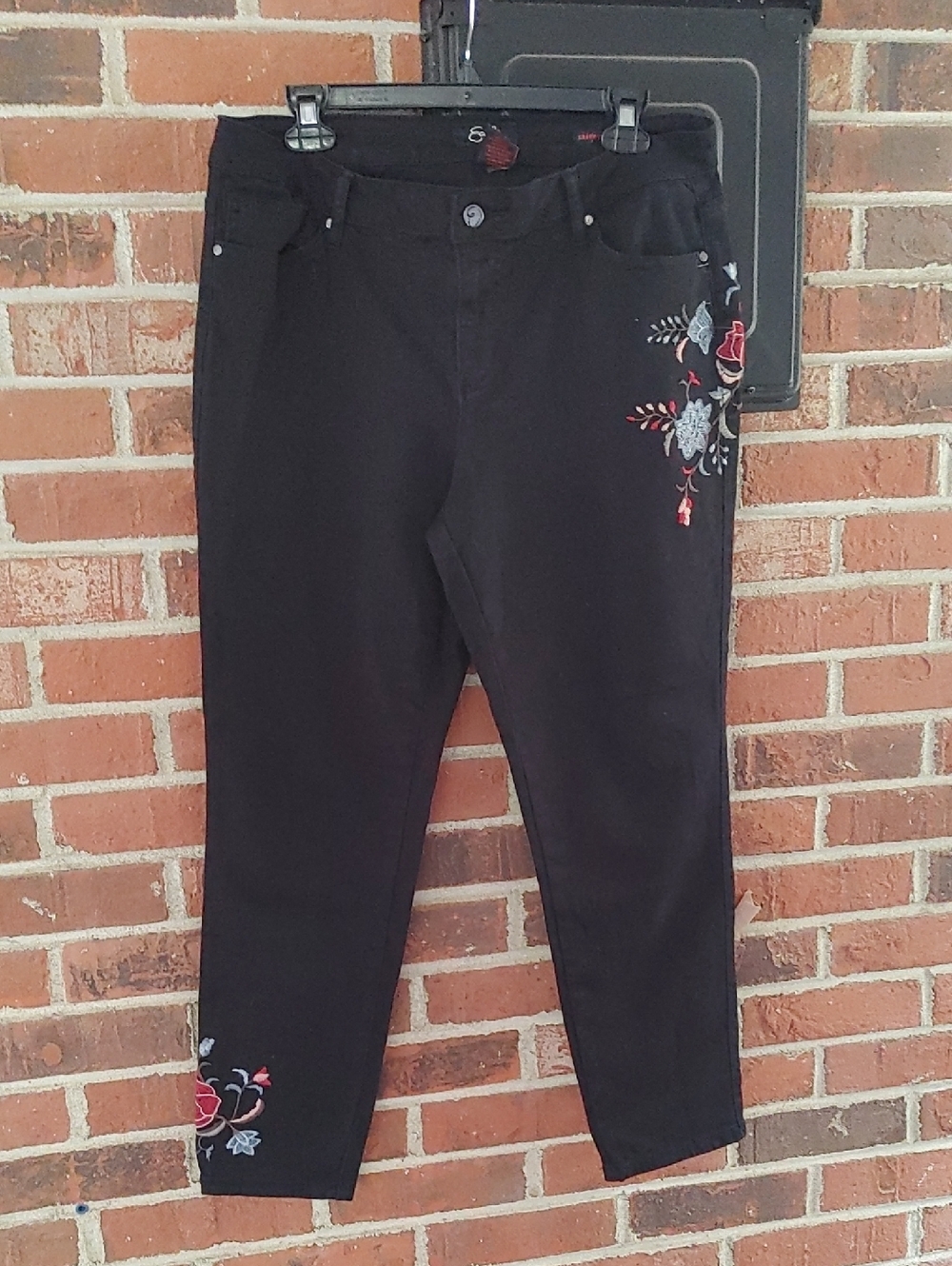 Earl Jeans Black Embrodiered Skinny Ankle Jeans Size 16